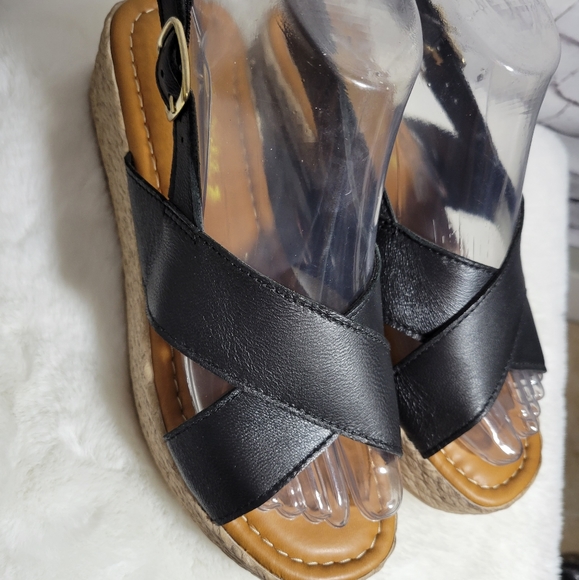 Bella Vita Mar-Italy Platform Sandals - Picture 9 of 13
